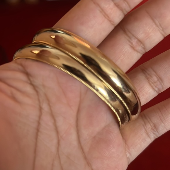 Gold toned bangles pair (Size 7) Preowned, they are clearly used, but wearable - Picture 3 of 3